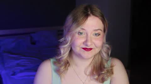 Snapshot of sensual_girrrl chatting on June 1, 2026, 11:39 pm Ilona online show from June 1, 2026, 11:39 pm