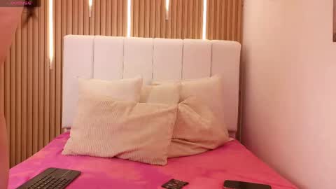 Snapshot of sensual_kim77 chatting on May 7, 2026, 1:05 pm Sensual Kim77 online show from May 7, 2026, 1:05 pm