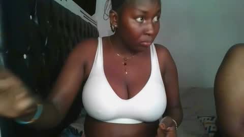Snapshot of sensual_ria chatting on April 6, 2026, 9:16 pm sensual_ria online show from April 6, 2026, 9:16 pm