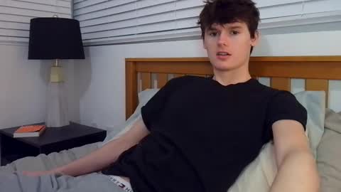 Snapshot of sensualalien chatting on December 30, 2024, 4:09 am Cam online show from December 30, 2024, 4:09 am