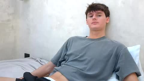 Snapshot of sensualalien chatting on October 8, 2025, 7:00 pm Cam online show from October 8, 2025, 7:00 pm