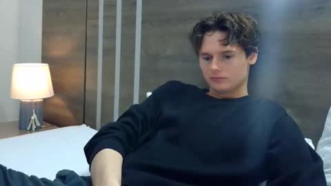 Snapshot of sensualalien chatting on December 1, 2025, 4:28 am Cam online show from December 1, 2025, 4:28 am