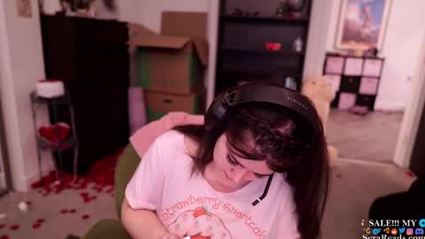 Snapshot of serareads chatting on February 11, 2025, 7:33 am SeraReads online show from February 11, 2025, 7:33 am