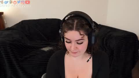 Snapshot of serareads chatting on December 1, 2025, 6:18 am SeraReads online show from December 1, 2025, 6:18 am