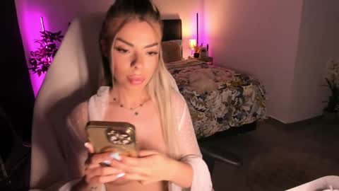 Snapshot of seravonndee chatting on June 3, 2026, 12:41 pm Ana online show from June 3, 2026, 12:41 pm