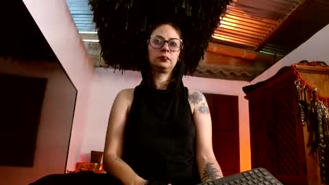 Snapshot of serena_xyz chatting on April 19, 2026, 6:07 pm Serena Xyz online show from April 19, 2026, 6:07 pm