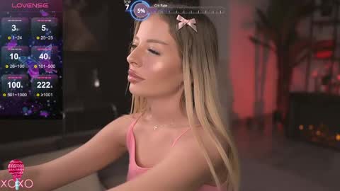 Snapshot of serenanoir chatting on May 25, 2026, 9:10 pm Serena online show from May 25, 2026, 9:10 pm