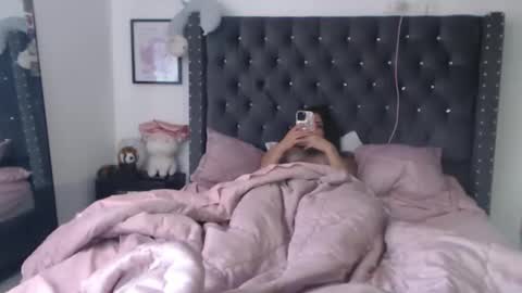 Snapshot of serenaroussee chatting on February 9, 2025, 6:58 pm sararoussee online show from February 9, 2025, 6:58 pm