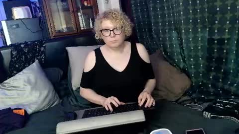 Snapshot of serendipitysonder chatting on June 19, 2026, 12:15 am Lady Acedia online show from June 19, 2026, 12:15 am