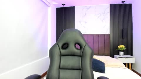 Serene online show from October 17, 2025, 12:52 pm