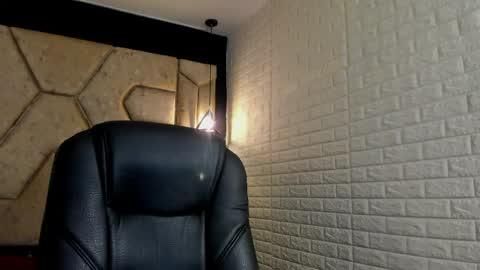Snapshot of serene_waves chatting on April 23, 2026, 12:40 pm Serene online show from April 23, 2026, 12:40 pm