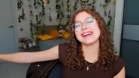 Ophelia online show from September 19, 2025, 4:29 pm