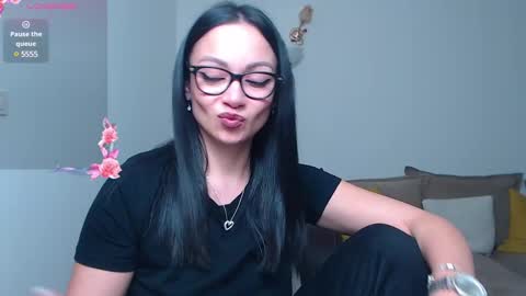 SereneSophi online show from February 28, 2025, 3:15 pm