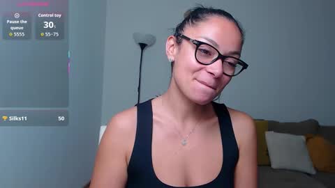 SereneSophi online show from November 15, 2025, 3:04 am