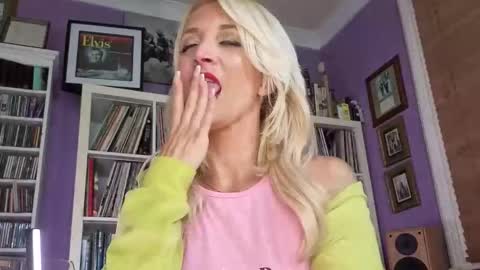 serenexx  your MILF online show from June 1, 2026, 8:43 pm