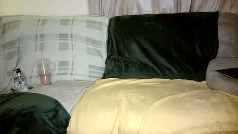 serenity221122 online show from October 8, 2025, 9:56 pm