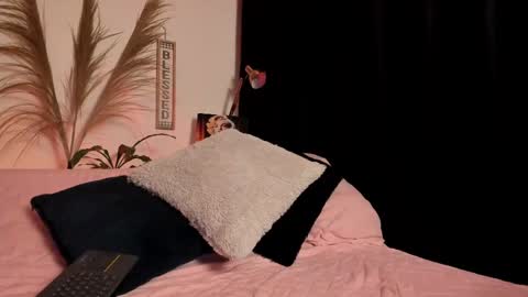 Snapshot of serenity_day chatting on October 21, 2025, 2:45 am Serenity online show from October 21, 2025, 2:45 am