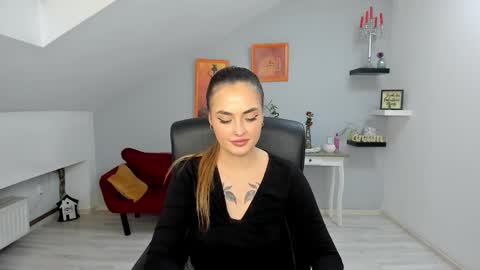 serenlys online show from October 26, 2025, 12:55 pm