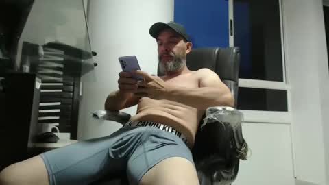 Snapshot of serioyhetero19 chatting on May 11, 2026, 11:24 pm hetero serio discreto online show from May 11, 2026, 11:24 pm