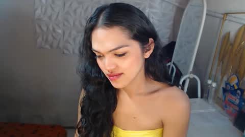 Snapshot of servicedoll18 chatting on June 11, 2026, 2:53 am Bella online show from June 11, 2026, 2:53 am