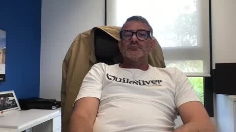 sesamechris92 online show from May 20, 2026, 4:35 pm