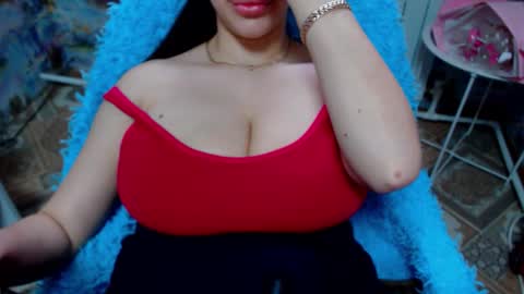 seu_cute online show from November 14, 2025, 6:34 am