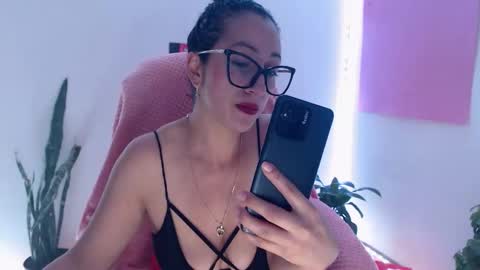 Snapshot of seuctive_woman57 chatting on November 16, 2025, 10:26 pm samy online show from November 16, 2025, 10:26 pm