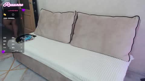 Roxy Kate Mary Alex Arnold online show from December 18, 2024, 9:25 am