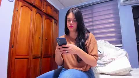 Snapshot of sexefantasia chatting on January 6, 2025, 10:15 pm HEY GUYS KEVIAM I MY NEW TWITTER IS anitalautter26 imstagran anitalautter26 officialOFanitalautter online show from January 6, 2025, 10:15 pm