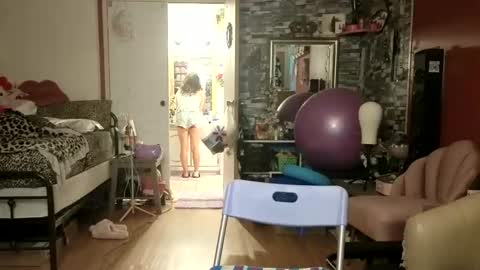 sexiwhiskey699 online show from May 28, 2026, 4:43 am
