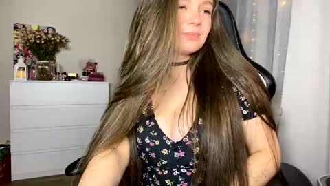 Snapshot of sexmoon11 chatting on January 19, 2025, 1:10 am My name is Mia whats yours online show from January 19, 2025, 1:10 am