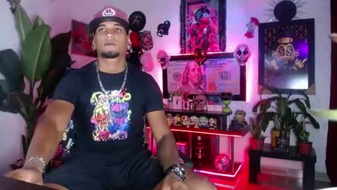 Aharon  ravelo online show from June 14, 2026, 4:47 am