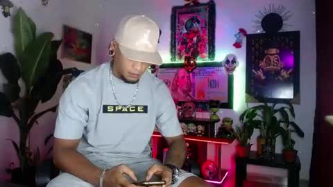 Aharon  ravelo online show from June 15, 2026, 3:53 am