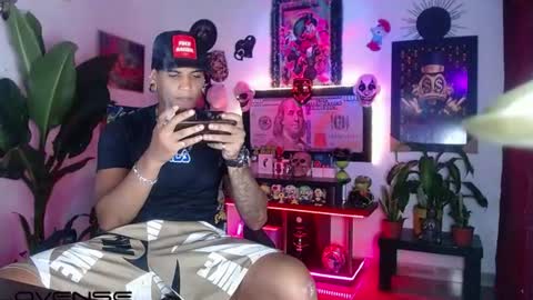 Aharon  ravelo online show from June 19, 2026, 4:39 am