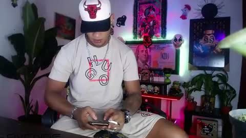 Aharon  ravelo online show from July 8, 2026, 3:22 am
