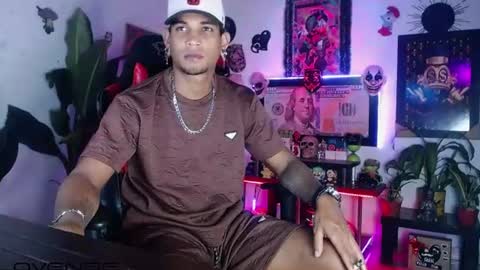 Aharon  ravelo online show from July 17, 2026, 2:18 am