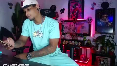 Aharon  ravelo online show from July 23, 2026, 4:43 am