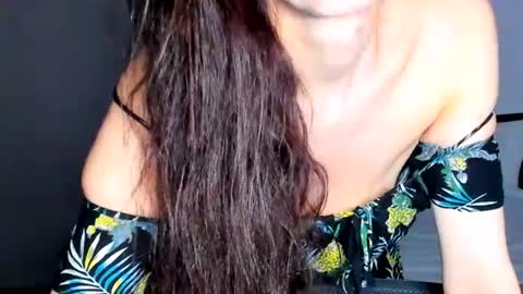 sexqueen1111 online show from June 21, 2026, 8:33 pm