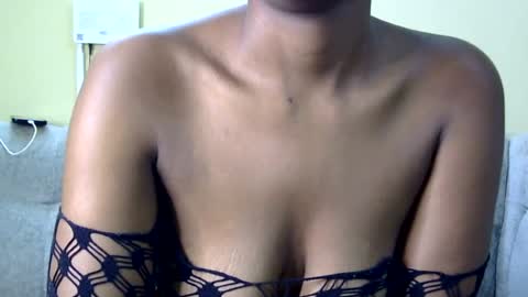 Snapshot of sexxie_vee chatting on July 5, 2026, 7:43 pm Sexxie ebony online show from July 5, 2026, 7:43 pm