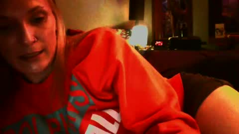 Snapshot of sexxileeah42o chatting on June 13, 2026, 7:06 am Leeah CloudZzz online show from June 13, 2026, 7:06 am