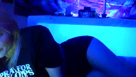 Snapshot of sexxileeah42o chatting on August 1, 2026, 7:40 am Leeah CloudZzz online show from August 1, 2026, 7:40 am