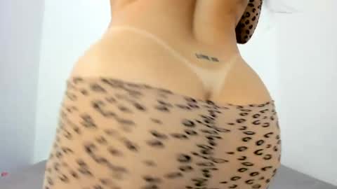 sexxylatincouple1 online show from May 26, 2026, 9:38 am