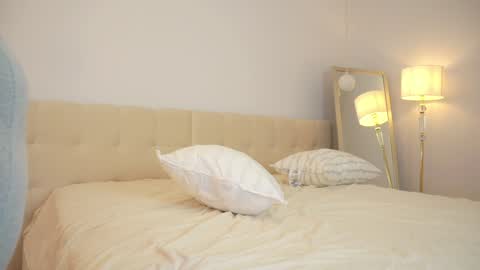 Snapshot of sexxylorry chatting on September 22, 2025, 6:21 pm Lorry small boobs and Maya big boobs friends with benefits online show from September 22, 2025, 6:21 pm