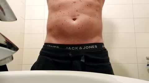 sexy30031986 online show from October 28, 2025, 8:33 pm