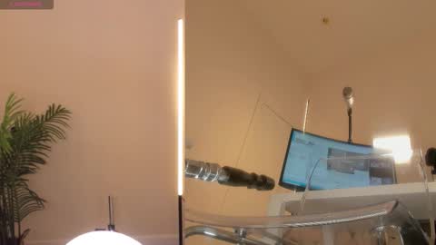 Lina online show from September 30, 2025, 12:04 am