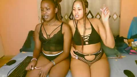 Snapshot of sexy_bluegirl chatting on September 17, 2025, 7:37 pm sexy_bluegirl online show from September 17, 2025, 7:37 pm