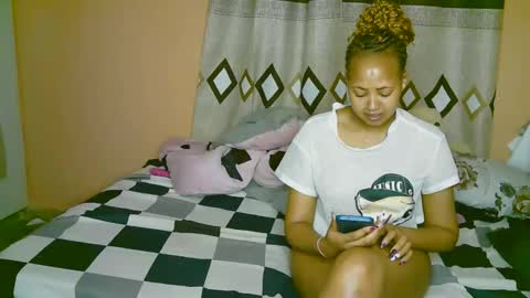 Snapshot of sexy_bluegirl chatting on October 24, 2025, 1:57 am sexy_bluegirl online show from October 24, 2025, 1:57 am