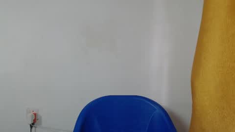 sexy_bluey247 online show from May 5, 2026, 3:31 pm