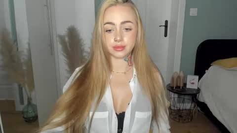 C o r a l i e online show from April 15, 2026, 7:37 am