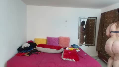 Snapshot of sexy_curvi chatting on December 11, 2024, 11:00 pm karla instagram online show from December 11, 2024, 11:00 pm